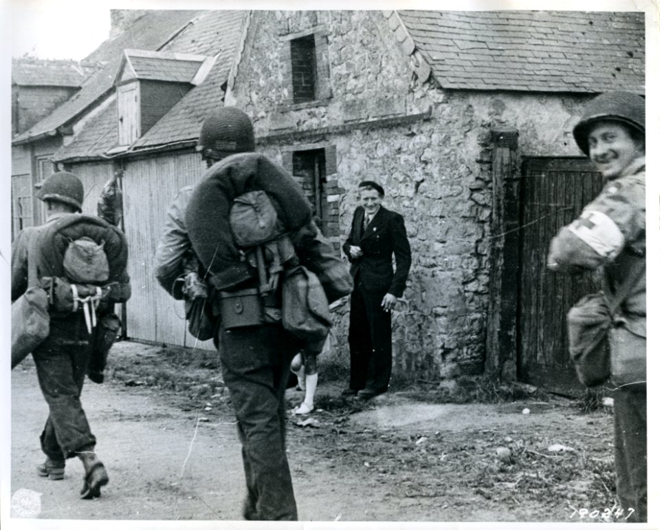 SC 190247 - American troops of the 9th Division enter St. …