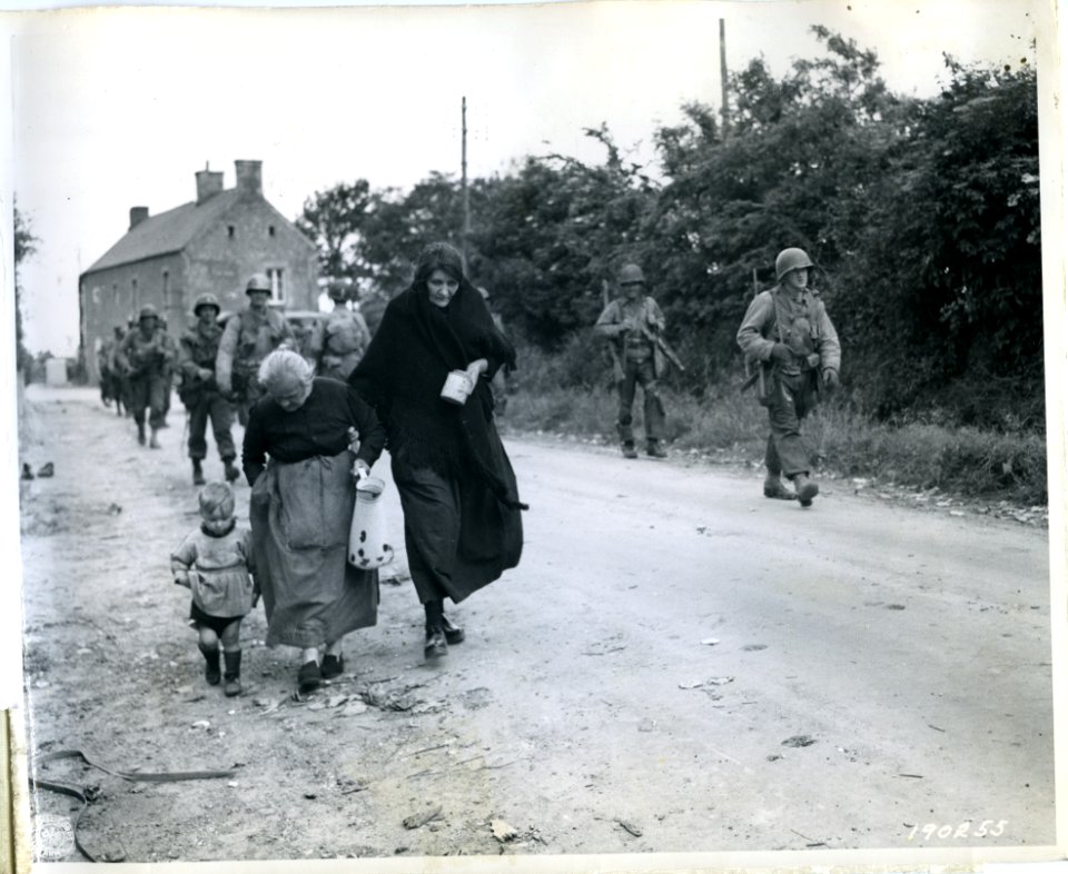 SC 190255 - French civilians go on about their everyday ta…