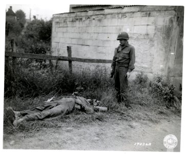 SC 190368 - T/SGT. Joseph C. Self, of Harriman, Tenn., loo…