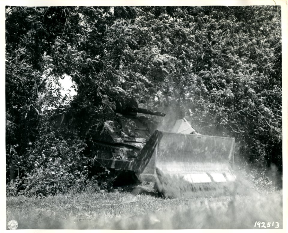 SC 192513 - This tank-dozer of an armored unit in Normandy…