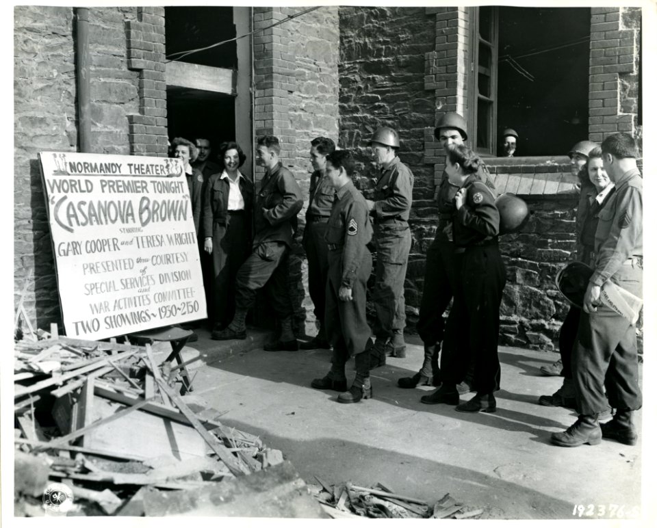 SC 192376-S - American soldiers and Red Cross workers stop…