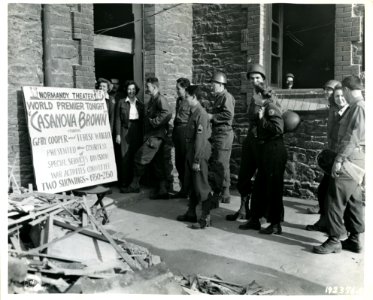 SC 192376-S - American soldiers and Red Cross workers stop…
