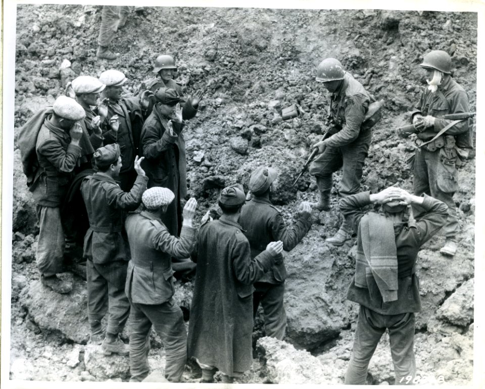 SC 190268 - German troops and laborers working under Hitle…