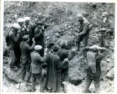 SC 190268 - German troops and laborers working under Hitle…