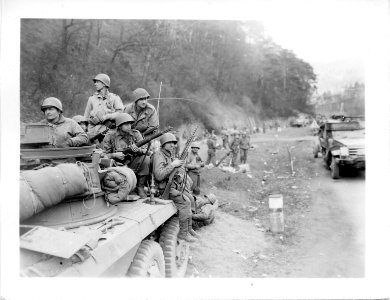 SC 270912 - Infantrymen of 26th Division, 3rd US Army, rid…