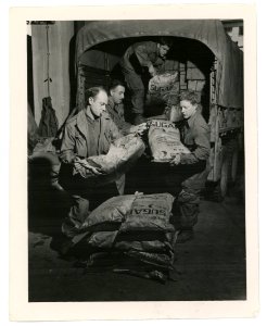 SC 414007 - Checking rations to feed the outfits that clos…