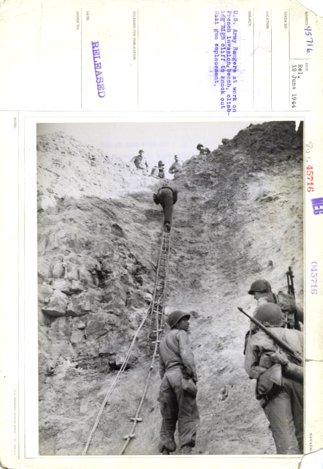 U.S. Army Rangers show off the ladders they used to storm …