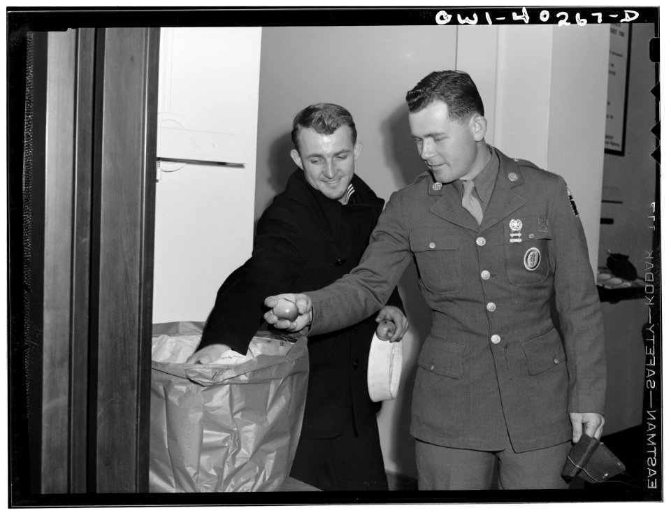 Washington, D.C. Sampling a basket of apples which was giv…