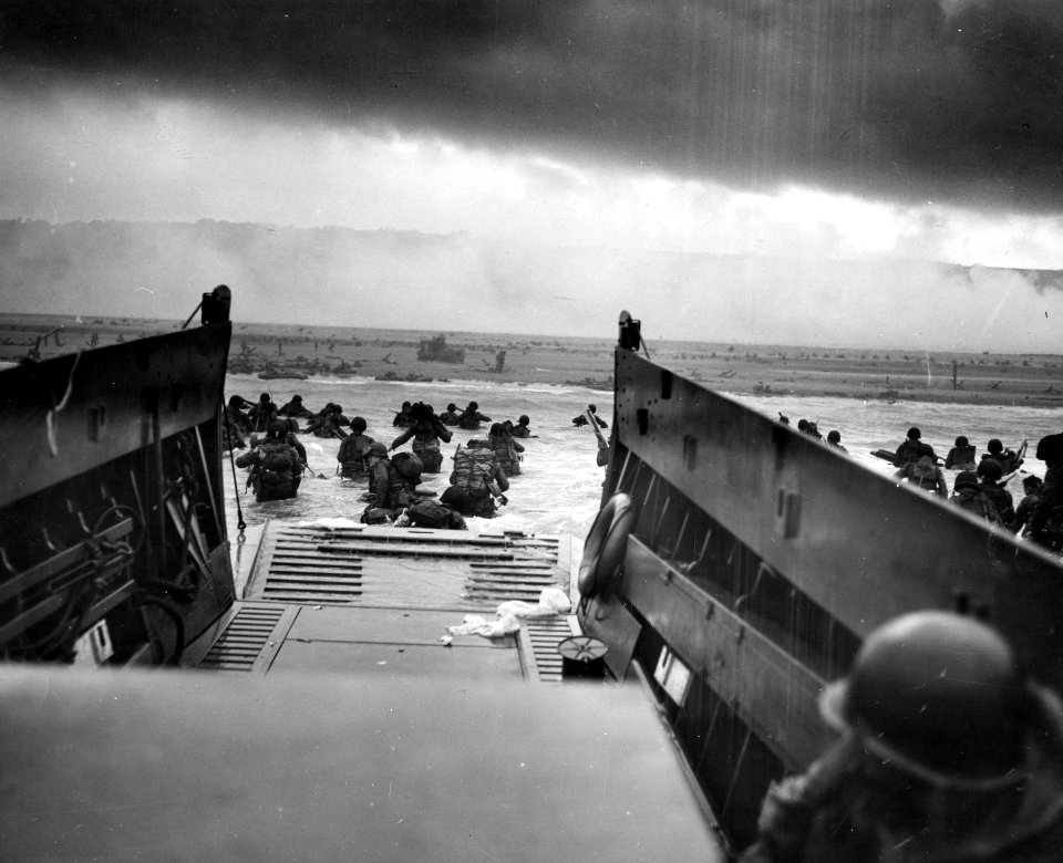 Into the Jaws of Death - Troops of the 1st Infantry Divisi…