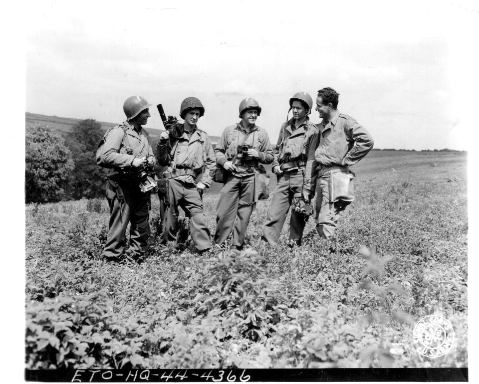 SC 190502 - Members of a Signal Corps Photographic Combat …