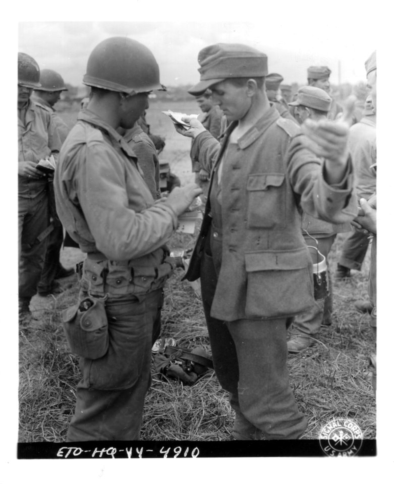 SC 190647 - PFC Bill Heath, left, of Erie, Pa., searches a…