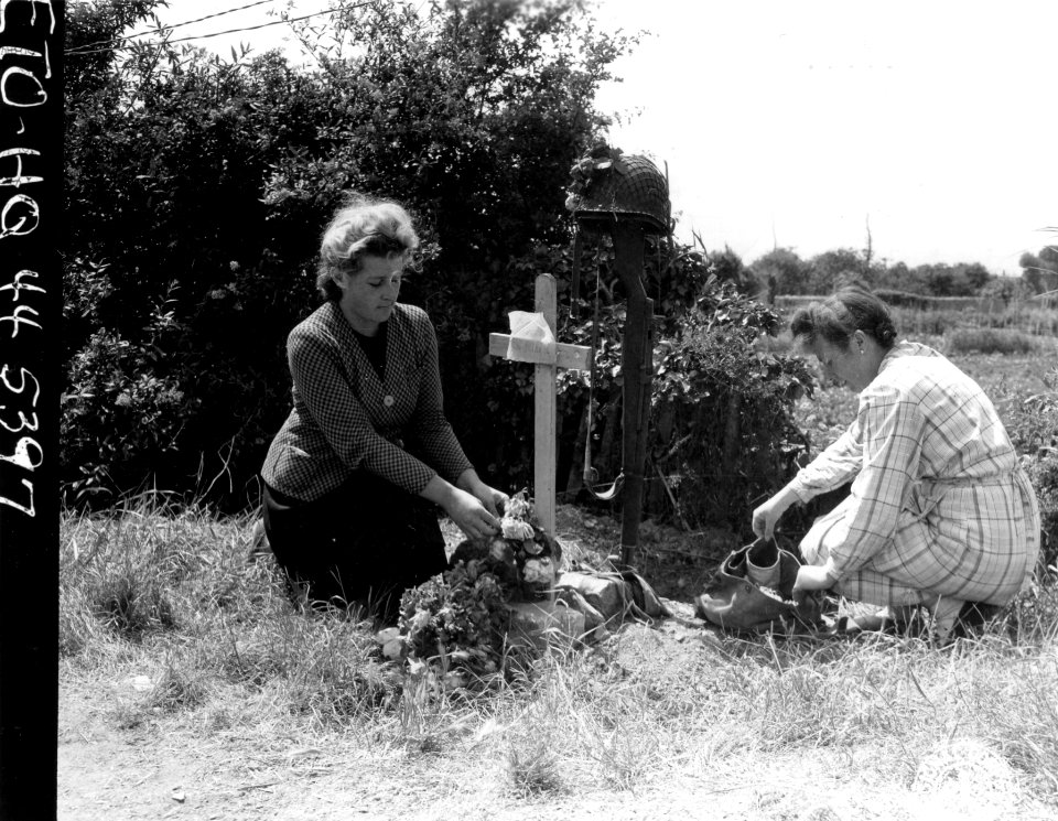 SC 190627 - Women of Carentan, recently occupied by Americ…