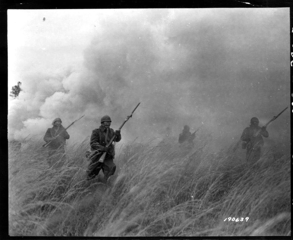 SC 190639 - Troops in action during gas training at Fort M…
