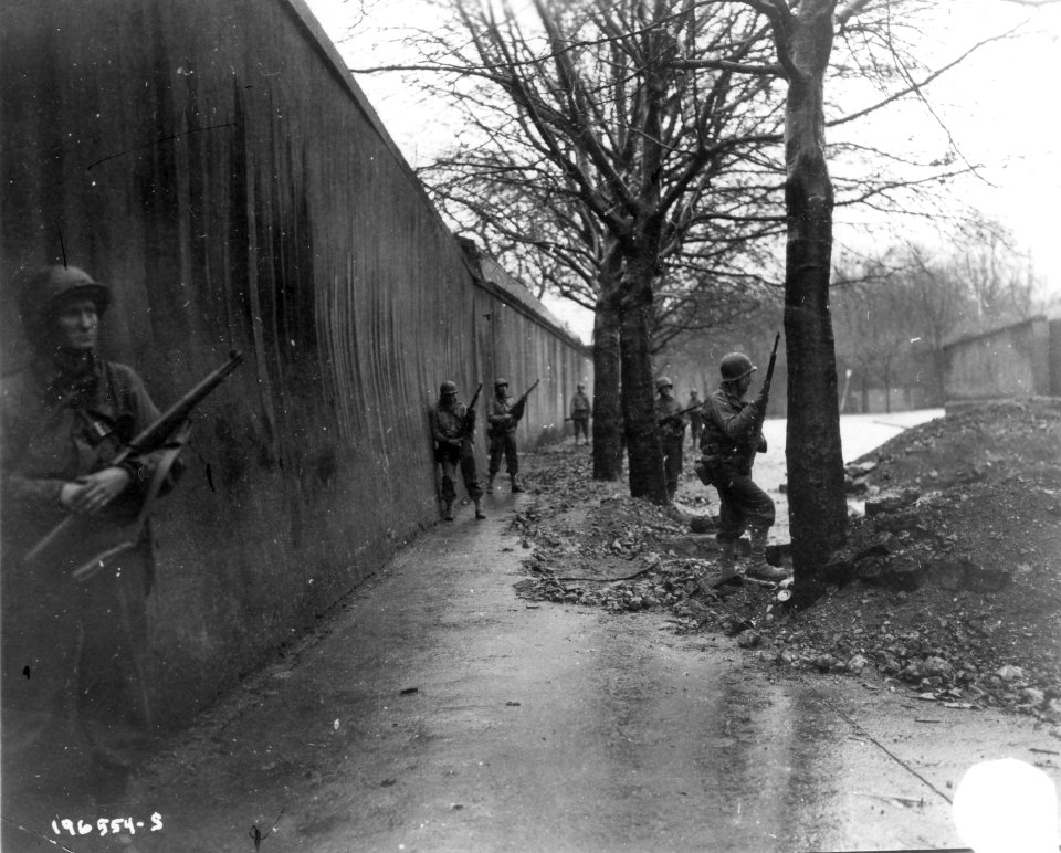 SC 196554-S - American infantrymen patrol a section of Met…