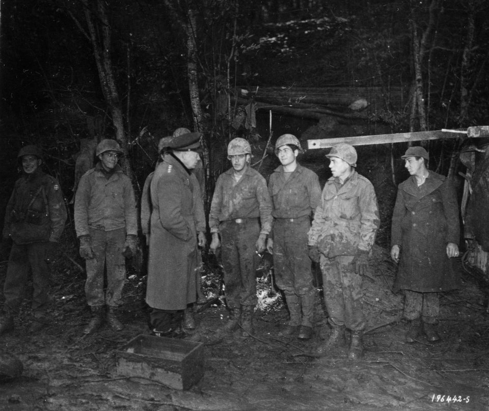 SC 196442-S - Gen. Dwight D. Eisenhower talks to GIs on re…
