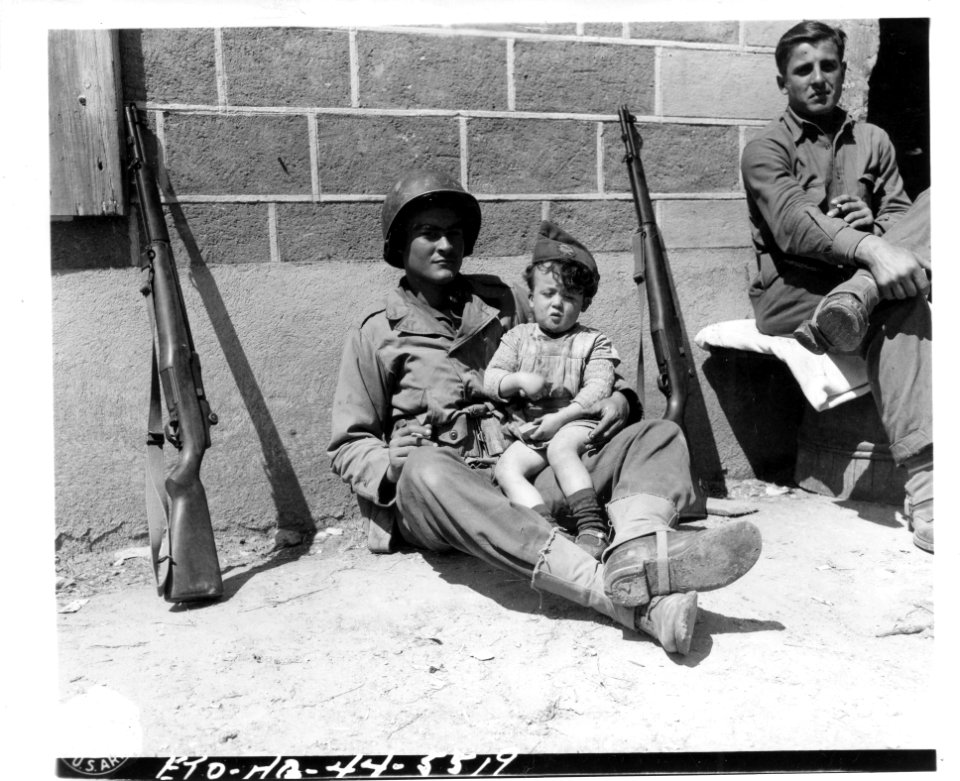 SC 190646 - Pvt. William L Hatcher, of Scranton, SC, amuse…