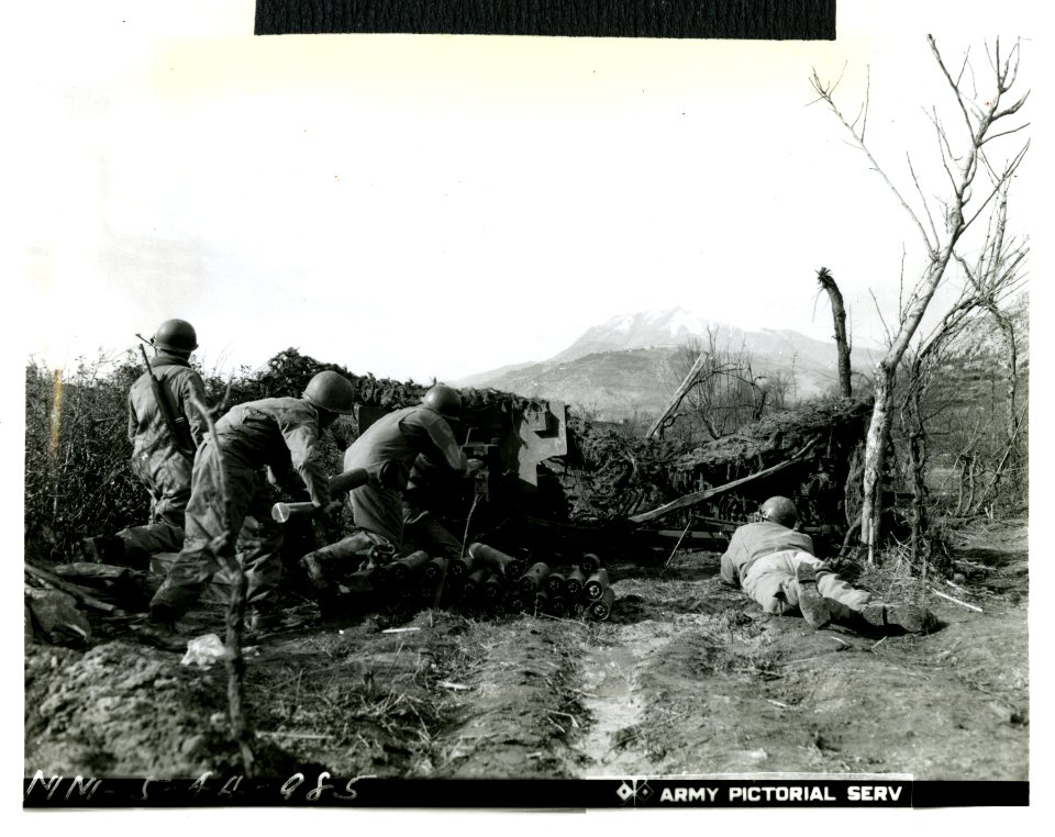 Preparing for enemy counter-attack, American anti tank cre…