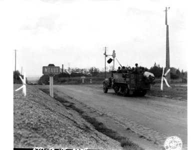 SC 411765 - Halftrack of the 3rd Armored Division enters M…