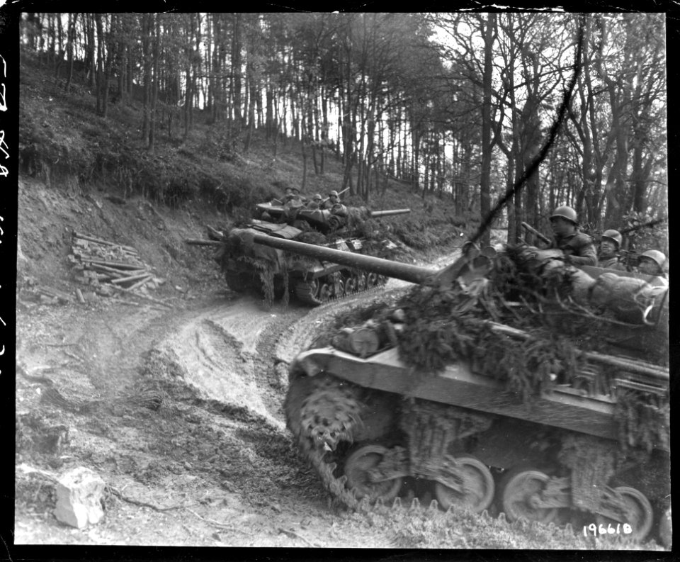 SC 196618 - *M10 TDs move up in the Hurtgen forest, Novemb…