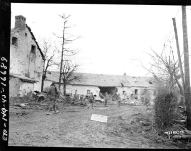 SC 411805 - Infantrymen of the 12th Regiment, 4th Division… photo