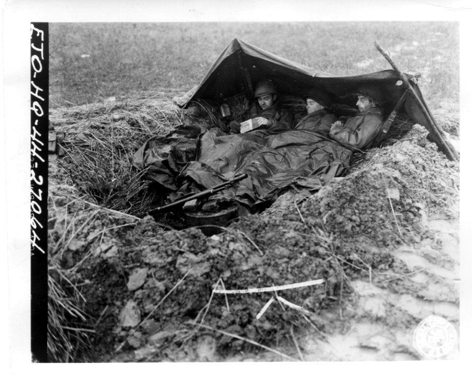 SC 197157 - Three American infantrymen eat K Rations on Th…