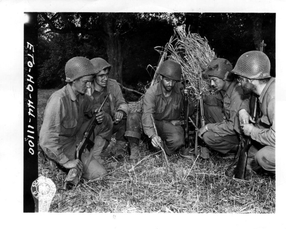 SC 187741 - These five men, part of a heavy weapons compan…