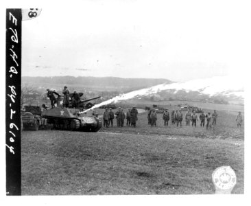 SC 196784 - Infantry officers watch a demonstration of a n…