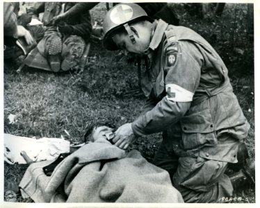 SC 190228-S - An American Medical Officer, who went to Fra…