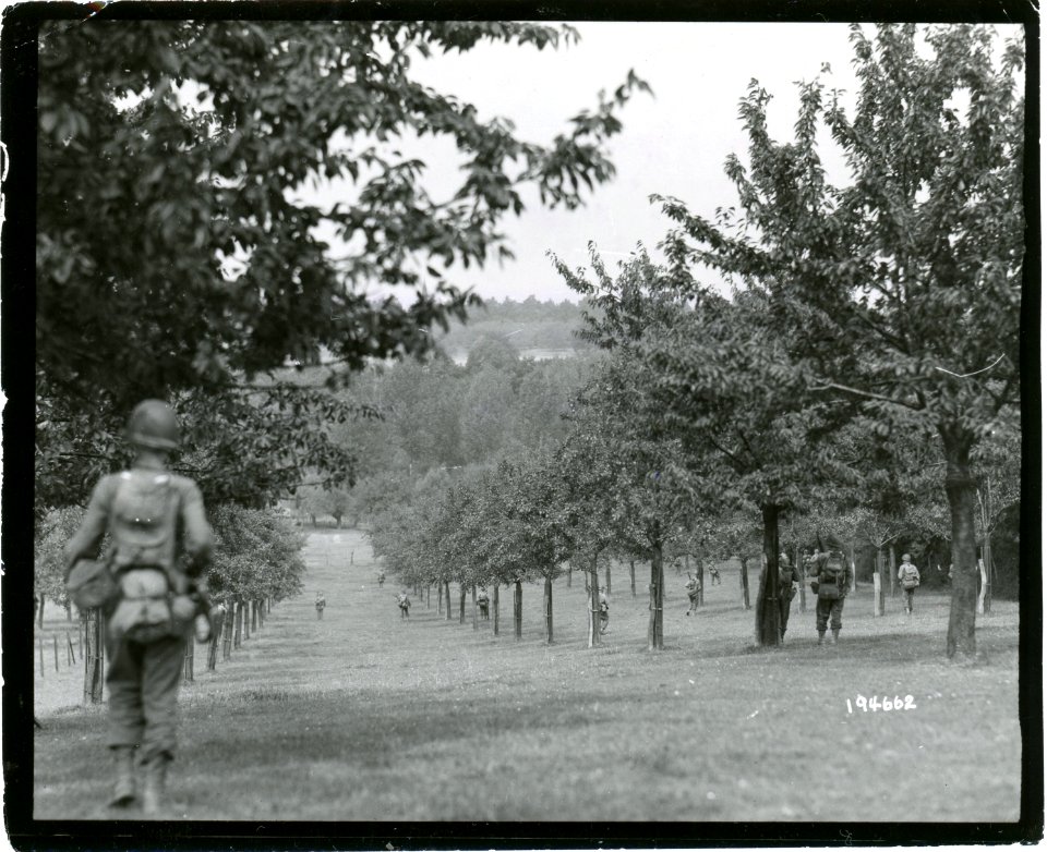 SC 194662 - An advance patrol, nearing Maastricht, Holland…