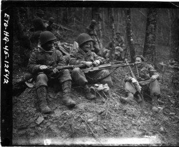 SC 364288 - Members of 3rd Battalion, 417th Regiment, 76th… photo