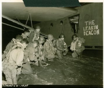 Airborne Task Force mass at individual gliders prior to ta… photo