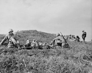 Stretcher bearers removing a wounded Marine from the Iwo b…