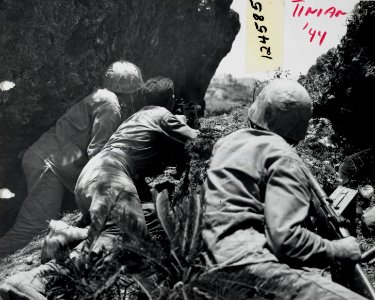 Marine machine gun team set up in the cover of a cliff on …