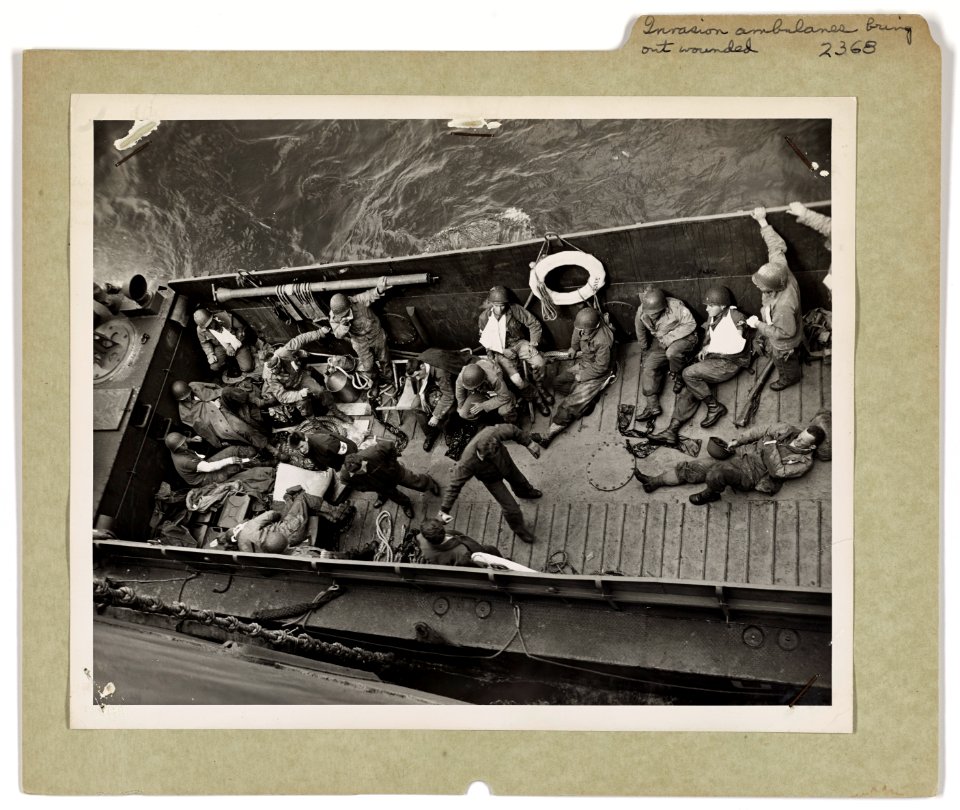 Tying up alongside a Coast Guard assault transport in the …
