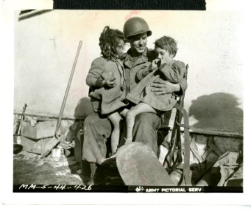 American artilleryman PFC Evane Sheldon of Bothell, Washin… photo