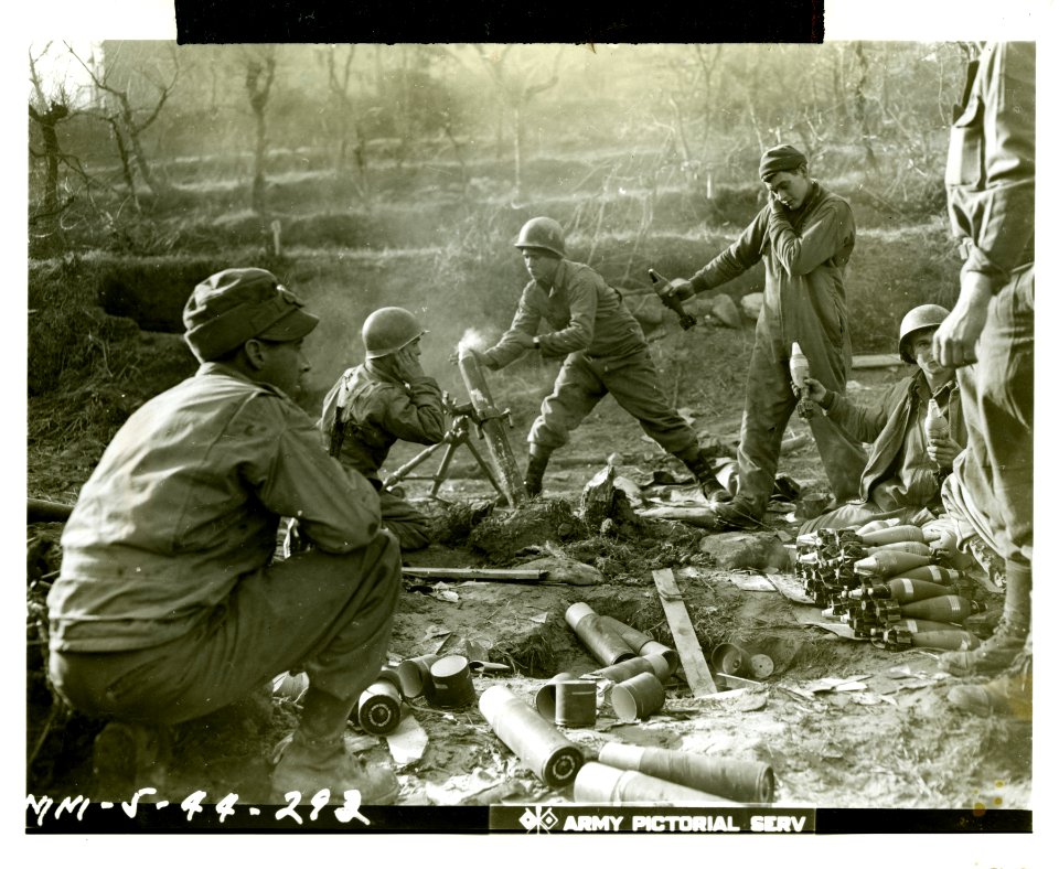 Pounding German positions in Rapido River Area, Italy! Inf…