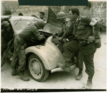 Members of H Co. of the 180th Inf. Regt., 45th Div., tryin…