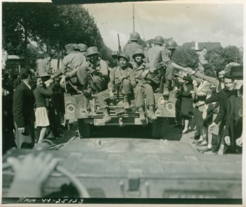 Allied troops receive gala welcome upon entering Lyon, key…