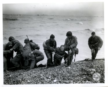 SC 190366 - Members of an American landing party lend help…