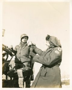 Lee Harris, Butte, Mont., of the American Red Cross, givin…