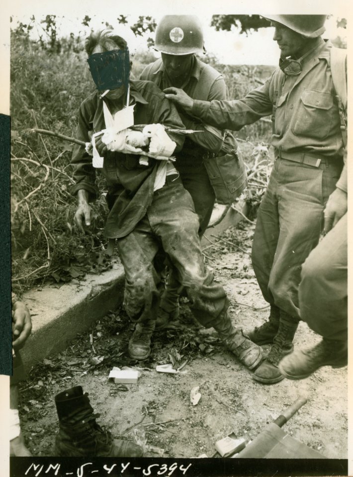 Medics tend to wounded American soldier in Italy, May 1944… photo