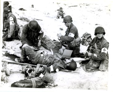 SC 320886 - American Medics render first aid to troops in …