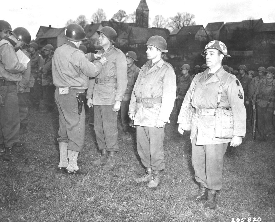 SC 205820 - General Norman Cota Presenting the Bronze Star…
