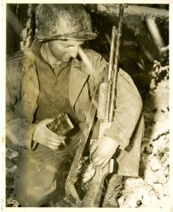 Sgt. Leonard Zajas, 8th Infantry Division, of 9106 Portlan… photo
