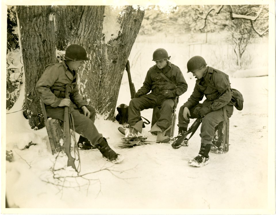 Taking the well known 'ten minute break' are, L-R: Sgt. Al…
