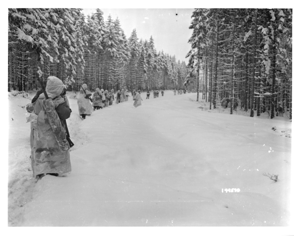 SC 99538 - Troops of the 82nd Airborne Division move along…