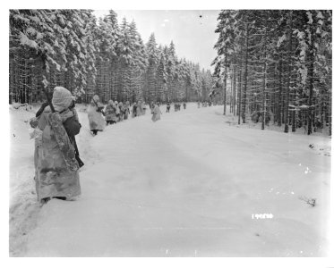 SC 99538 - Troops of the 82nd Airborne Division move along…