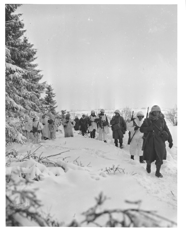 SC 199380 - American Infantrymen trudge through the snow a…