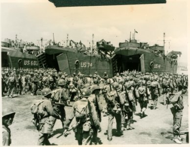 3rd ID troops prepare for amphibious landing practice in I…