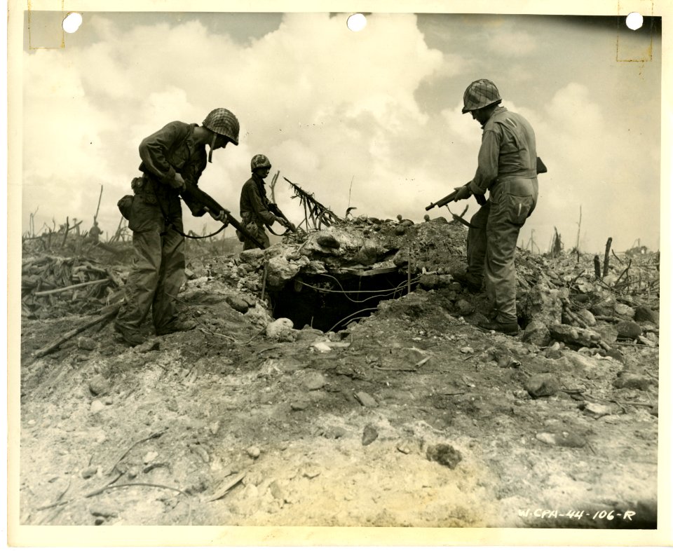 American Soldiers investigate Japanese bunker on Enubuj is…
